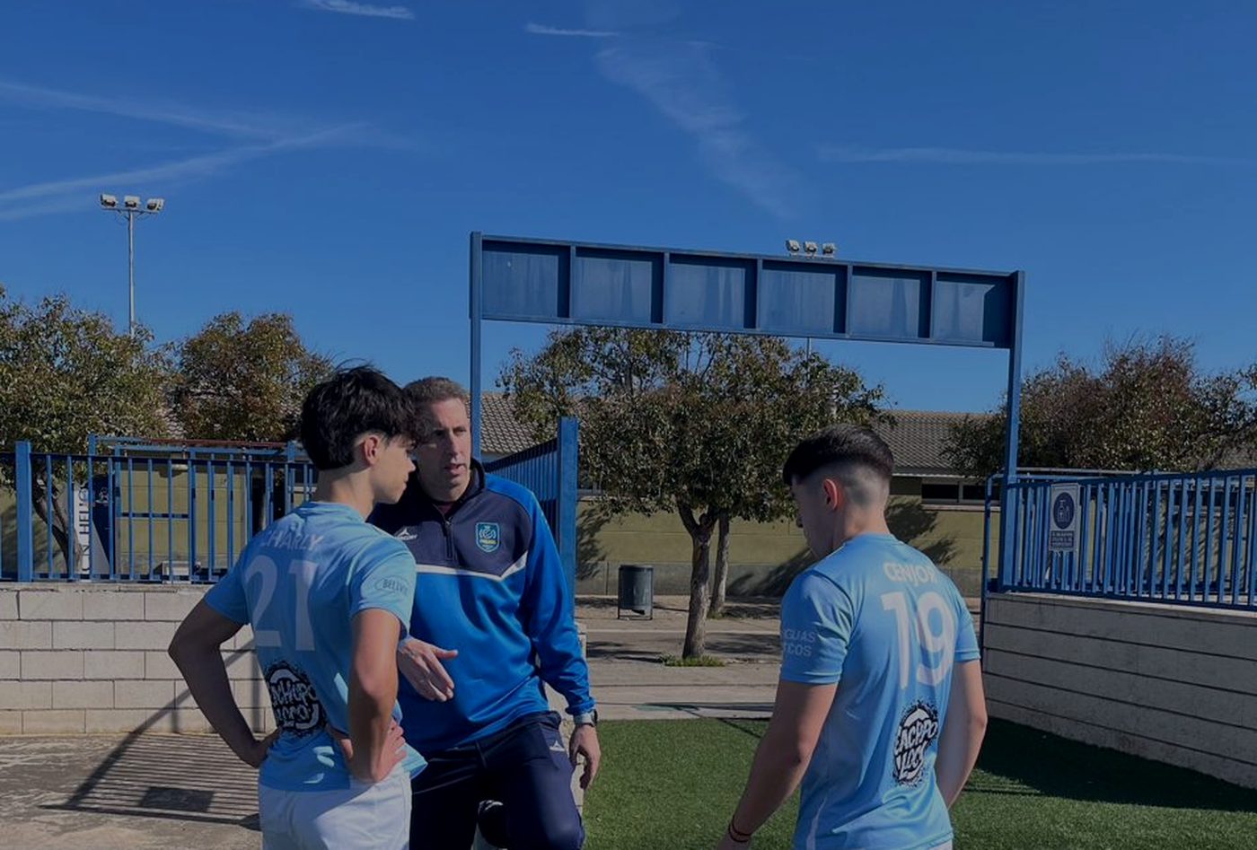 Entrenador y jugadores de Paulinos FC